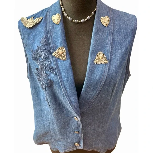 Vintage Denim Vest Embellished Pewter Charms Floral Appliqué Size 14 - Picture 2 of 10